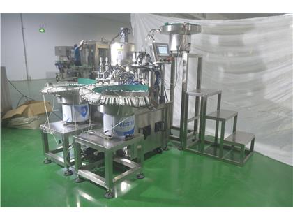 蟑螂藥罐子旋蓋一體機(jī)